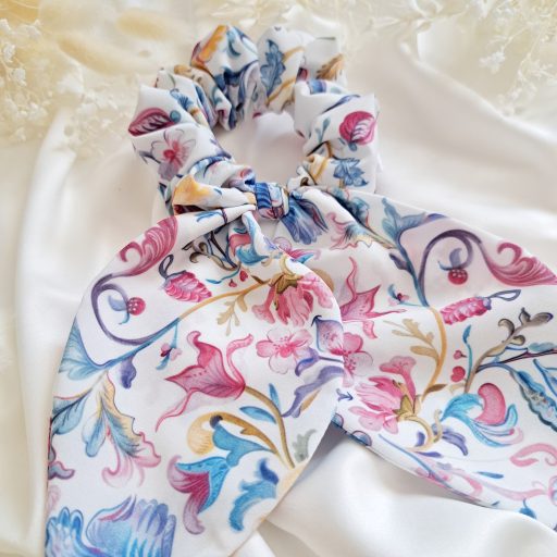 Barokk mintás scrunchie nagy fülekkel 