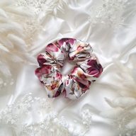 Virágos szatén scrunchie - nagy