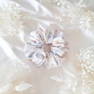   Pasztel színű virágmintás scrunchie - választható méret 
