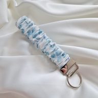 Scrunchie kulcstartó - apró kék leveles