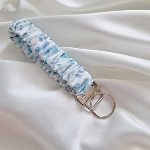 Scrunchie kulcstartó - apró kék leveles