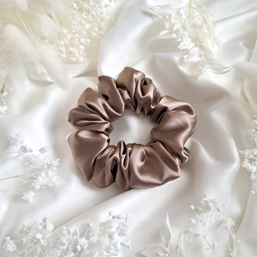 Barna szatén scrunchie - választható méret