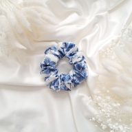 Kék mintás scrunchie - választható méret