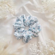 Apró kék leveles scrunchie - választható méret 