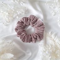 Bézs pliszirozott scrunchie 
