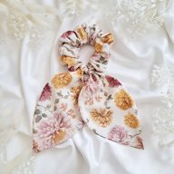 Sárga-mályva virágos scrunchie nagy fülekkel 
