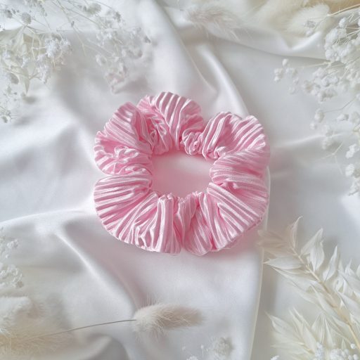 Rozsaszín pliszirozott scrunchie - közepes 