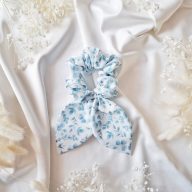 Apró kék keveles scrunchie közepes füllel