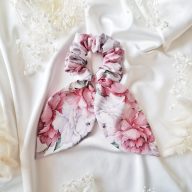 Bazsarózsás scrunchie nagy fülekkel 