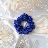 Kék pliszirozott scrunchie - közepes 